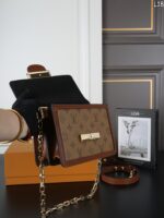 LV Dauphine 肩掛けバッグ ショルダーあり ケース付き 25*18cm 20*15cm - 画像 (8)