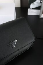 PRADA Saffiano ショルダーバッグ ポーチ付き ケース付き 21.5*14cm - 画像 (5)