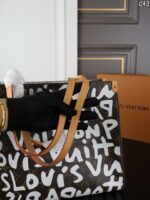 LV ONTHEGO ハンドバッグ ケース付き 34*27cm - 画像 (8)