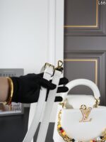 LV Capucines ショルダーバック ケース付き 27*18cm 20*14cm - 画像 (8)