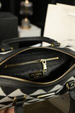 PRADA ショルダーバック ケース付き 21.5*14cm - 画像 (5)