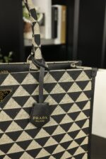 PRADA トートバッグ 36*41cm - 画像 (5)