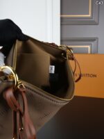 LV Beaubourg ショルダーバック ケース付き 29*27cm - 画像 (5)
