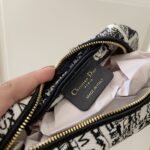 DIOR vic 刺繡 化粧ポーチ ノベルティ - 画像 (10)