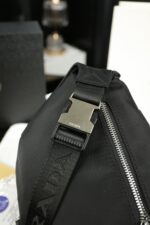 PRADA ボディーバック ケース付き 37.5*19cm - 画像 (9)