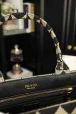 PRADA トートバッグ 36*41cm - 画像 (6)