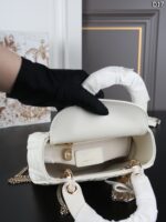 DIOR Lady Dior ハンドバッグ ショルダーバッグ ケース付き 17*15cm 20*17cm - 画像 (8)