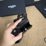 CHANEL イヤホンケース＆小銭いれ セットポーチ ノベルティ Vic商品 ケース付き - 画像 (10)