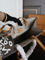 LV ONTHEGO ハンドバッグ ケース付き 34*27cm - 画像 (11)