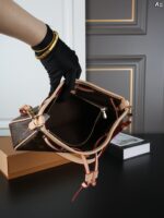 LV Nano Frivole デニム 肩掛けバック ケース付き 26*13cm - 画像 (11)