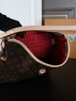 LV Line-Up 肩掛けバッグ ケース付き 34*30cm - 画像 (11)
