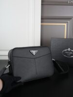 PRADA カメラショルダーバッグ ケース付き 24*16.5cm - 画像 (10)