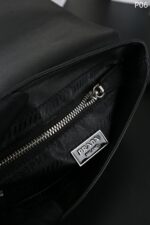 PRADA Saffiano ショルダーバッグ ポーチ付き ケース付き 21.5*14cm - 画像 (8)