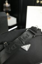 PRADA  肩掛けバック ケース付き 22.5*16cm - 画像 (9)