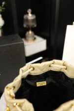 PRADA 水筒バック ケース付き 24*21cm - 画像 (4)