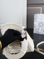 DIOR Lady Dior ハンドバッグ ショルダーバッグ ケース付き 17*15cm - 画像 (6)
