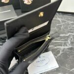Prada 二つ折り財布 ケース付き LM209 10*9*2cm - 画像 (5)