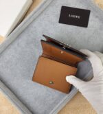 LOEWE 三つ折り財布 ケース付き L115 10.5*9.5cm - 画像 (4)