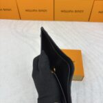 LV 型押し 二つ折り財布 ケース付き M80039 60895 11.5*9*1.5cm - 画像 (4)