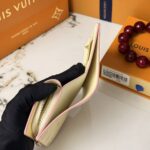 LV 二つ折り財布 中サイズ ケース付き M61928 11*8.5*3.5cm - 画像 (9)