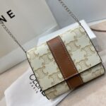 CELINE 三つ折り財布 チェーン付き ケース付き10665 10.5*9cm - 画像 (5)