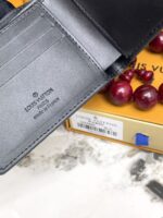 LV 二つ折り財布 ケース付き 25983 11*9cm - 画像 (4)