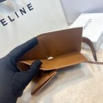CELINE 三つ折り財布 ケース付き 10H262 10.5*9*2cm - 画像 (5)