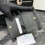 Prada 二つ折り財布 ケース付き LM209 10*9*2cm - 画像 (4)