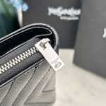 SAINT LAURENT カード入れ 二つ折り財布 ケース付き 16820 12*10*3cm - 画像 (4)