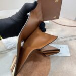 CELINE 三つ折り財布 チェーン付き ケース付き10665 10.5*9cm - 画像 (7)