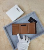 LOEWE 三つ折り財布 ケース付き L115 10.5*9.5cm - 画像 (8)