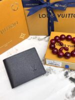 LV 二つ折り財布 ケース付き 25983 11*9cm - 画像 (8)