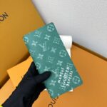 LOUIS VUITTON 二つ折り財布 長財布 カード入れ パスポートケース ケース付き M12664 - 画像 (12)