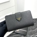 Prada 二つ折り財布 中サイズ ケース付き 306 14*8.5*3cm