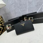 Prada 長財布 中サイズ 二つ折り財布 ケース付き 306 14*8.5*3cm