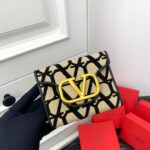 Valentino 三つ折り財布 ケース付き 2401 11*9*2cm - 画像 (4)