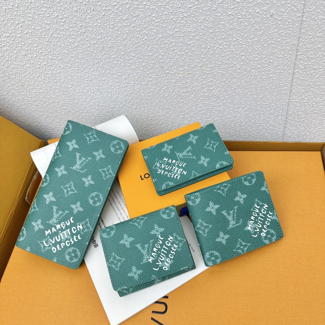 010 LOUIS VUITTON 二つ折り財布 長財布 カード入れ パスポートケース ケース付き M12664 - 画像 (1)