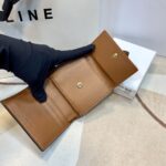 CELINE 三つ折り財布 ケース付き 10H262 10.5*9*2cm - 画像 (15)
