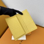 LOUIS VUITTON 二つ折り財布 長財布 カード入れ パスポートケース ケース付き M12664 - 画像 (21)