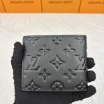 LV 型押し 二つ折り財布 ケース付き M80039 60895 11.5*9*1.5cm