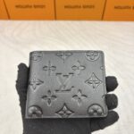 LV 型押し 二つ折り財布 ケース付き M80039 60895 11.5*9*1.5cm - 画像 (2)
