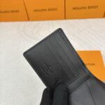 LV 型押し 二つ折り財布 ケース付き M80039 60895 11.5*9*1.5cm - 画像 (3)