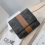 CELINE 三つ折り財布 チェーン付き ケース付き10665 10.5*9cm - 画像 (11)