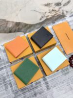 LV 二つ折り財布 ケース付き 25983 11*9cm - 画像 (3)