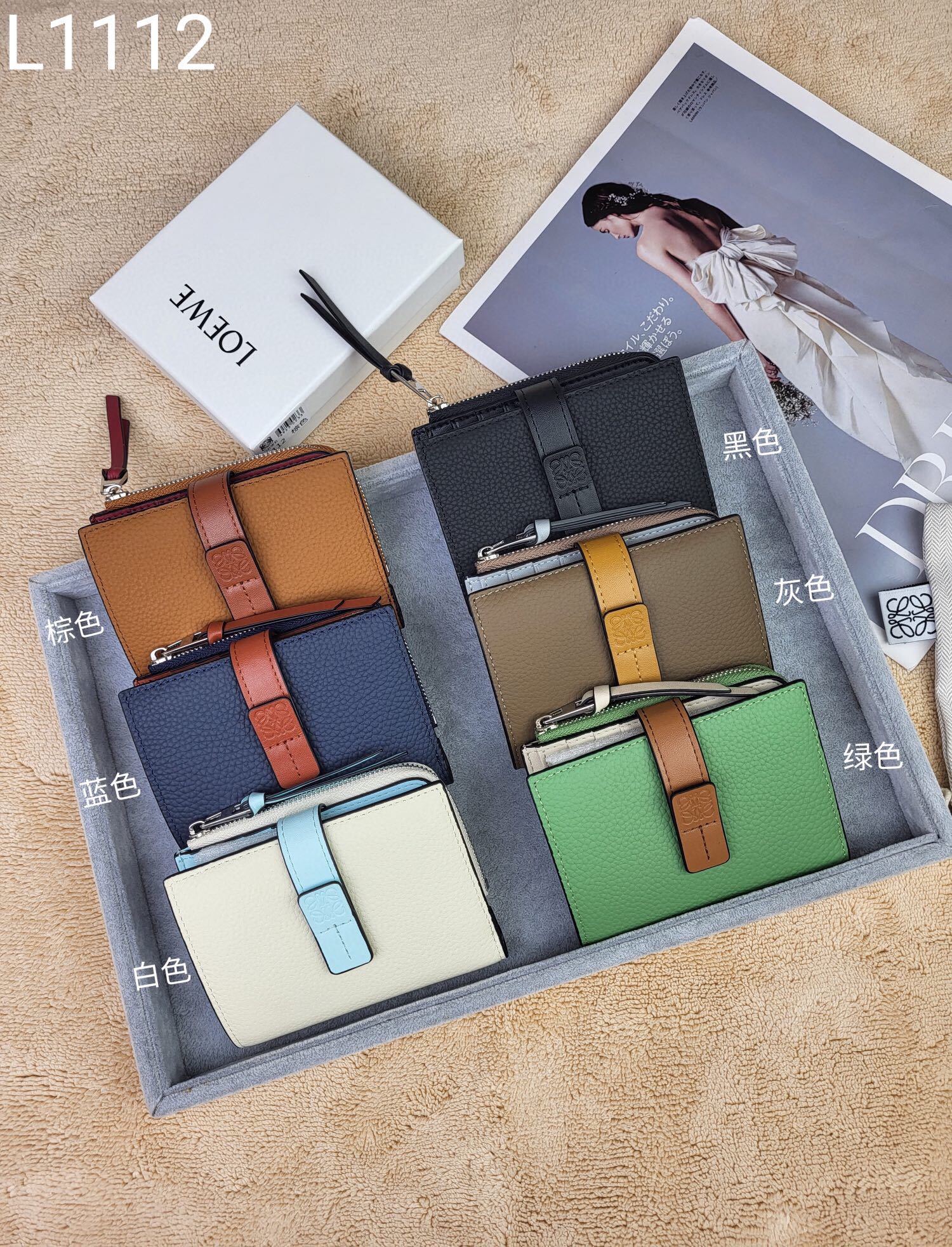 055_ZT LOEWE カード入れ 二つ折り財布 ケース付き L1112 12*10*3cm - 画像 (1)