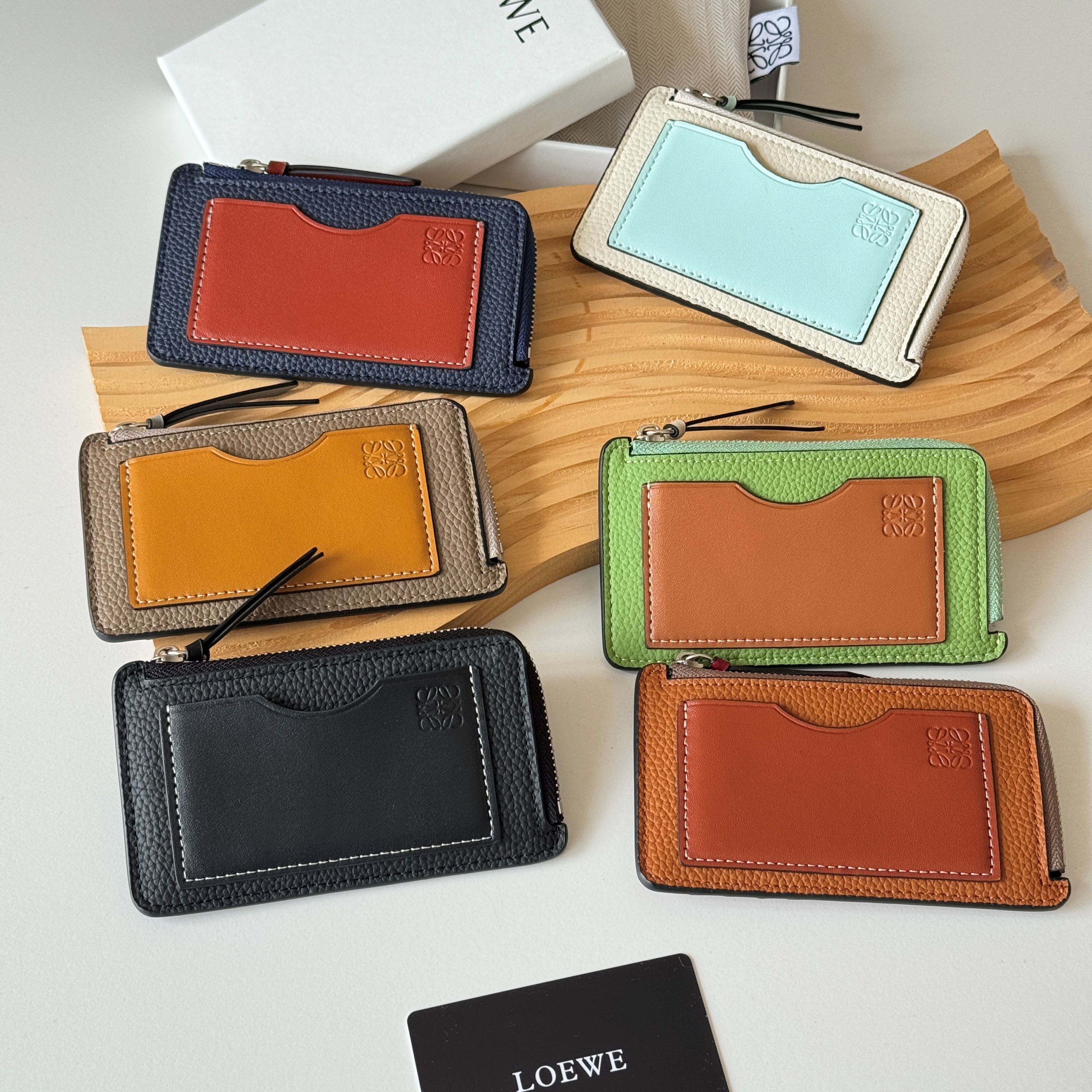 cde8caed-75e5-4915-b727-a4a1c3047b93 LOEWE フラグメントケース ケース付き L1103 12.5*7.5*1.5cm - 画像 (1)