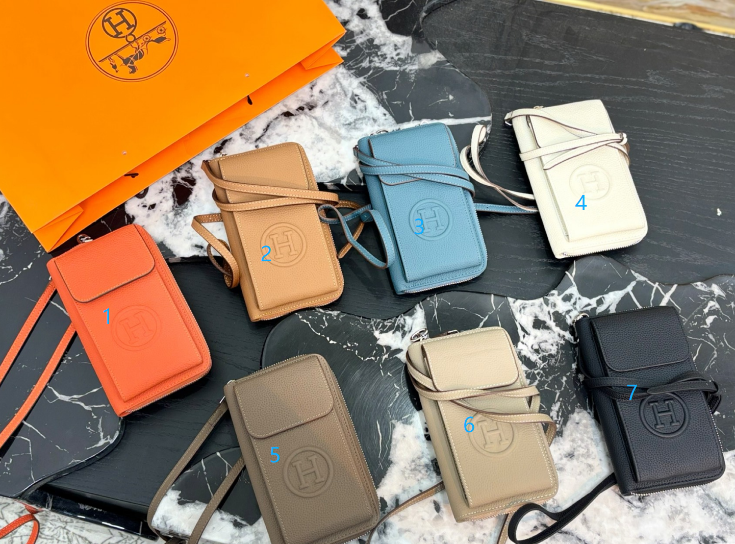 d59040b5-c7a3-41fe-893b-2b1085efdb17 HERMES 携帯ポーチ ケース付き 21*11cm - 画像 (1)
