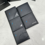 Prada 二つ折り財布 ケース付き 301 10*9*2cm
