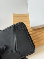 LOEWE 二つ折り財布 ケース付き L1129 11*10*3cm - 画像 (7)