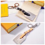LOUIS VUITTON CHROMATIC キーホルダー